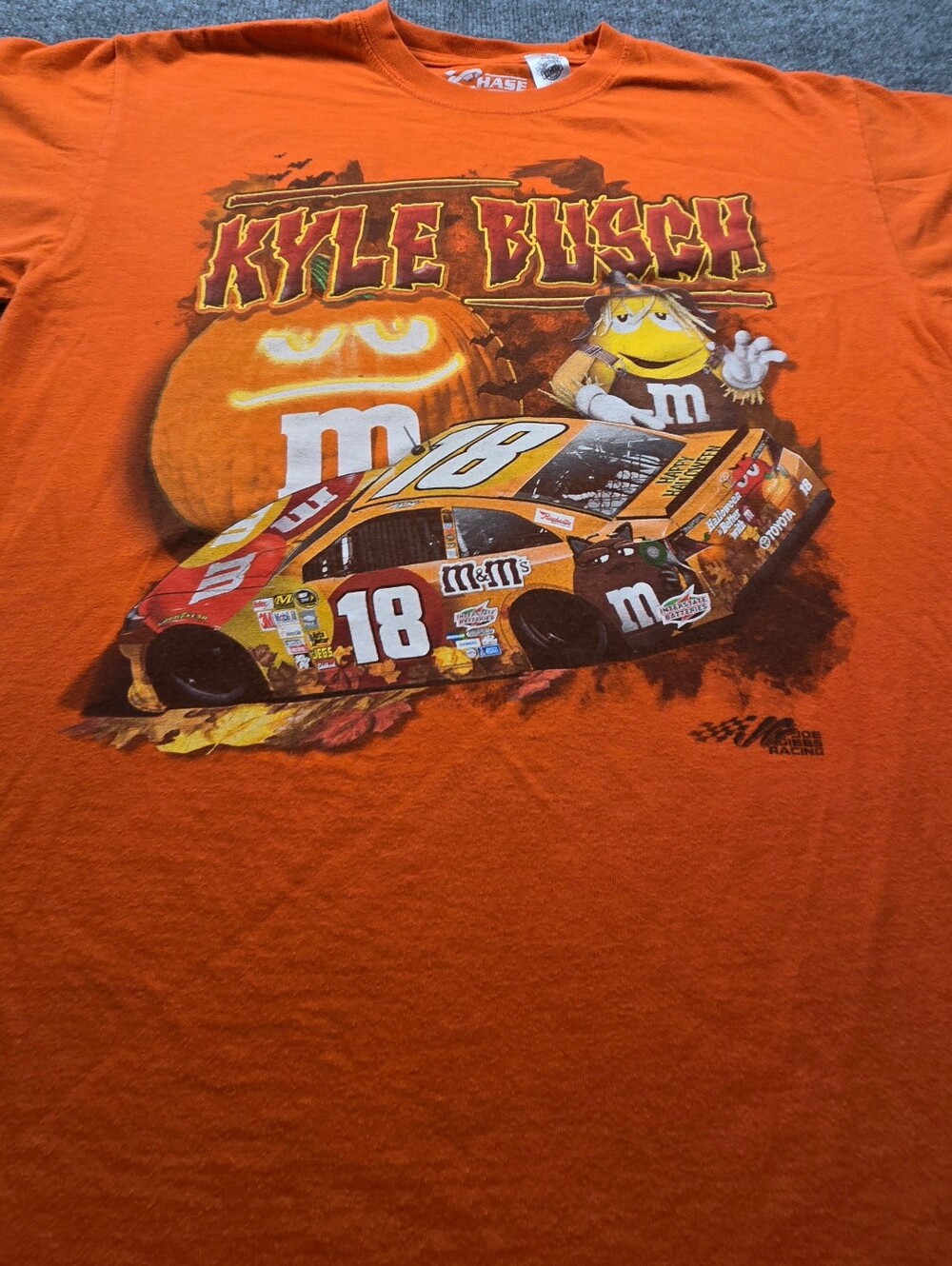 Chase Authentics NASCAR Kyle Busch M&M’s Halloween 2013 Graphic T-Shirt Size M